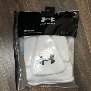 Under Armour White UA Strive Women’s Small knee pads